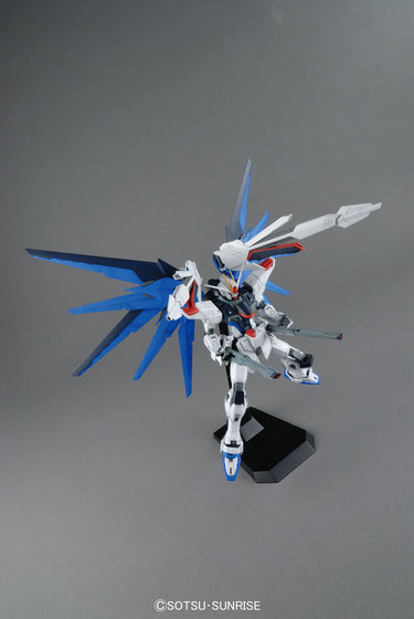 mg-1-100-freedom-gundam-ver-2-0